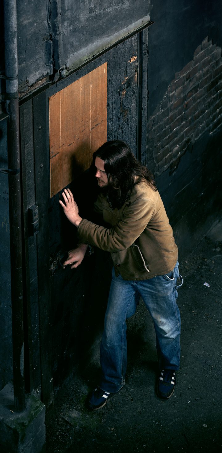 Jeff Wall — Doorpusher